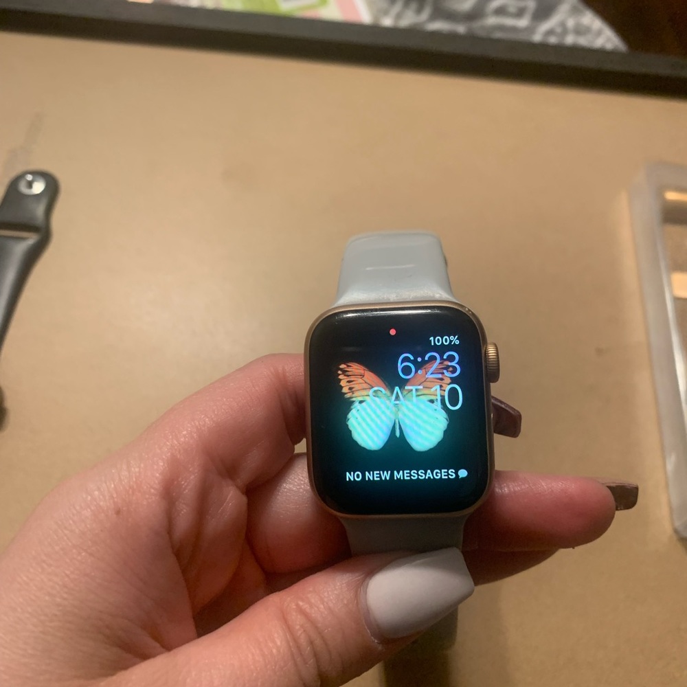 🛑🛑SOLD🛑🛑Apple Watch Series 4 Rose gold GPS